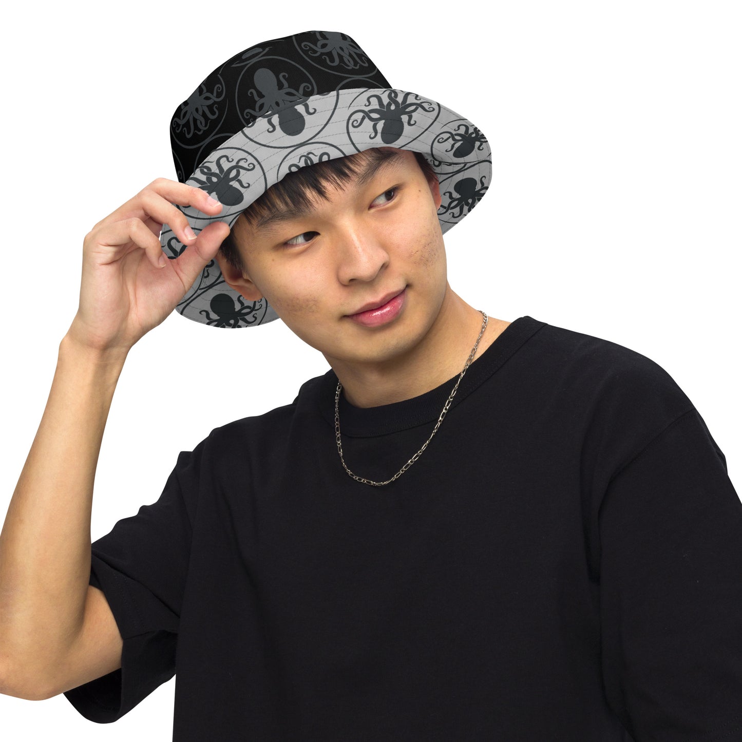Reversible bucket hat