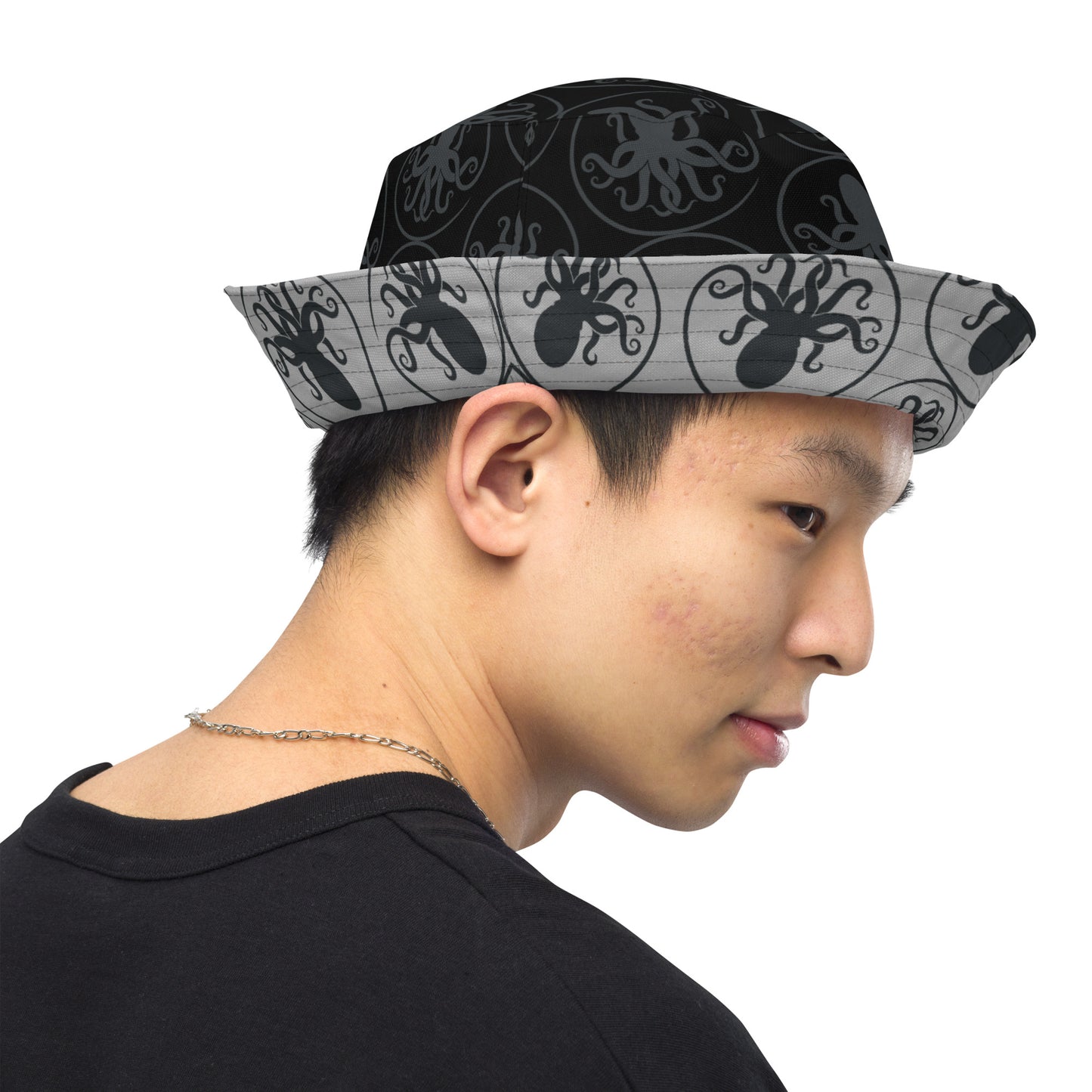 Reversible bucket hat